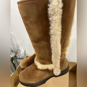 Sunburst women’s size 11 Ugg boots